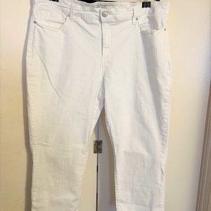 Vintage America Womans White Capri - Size 22W